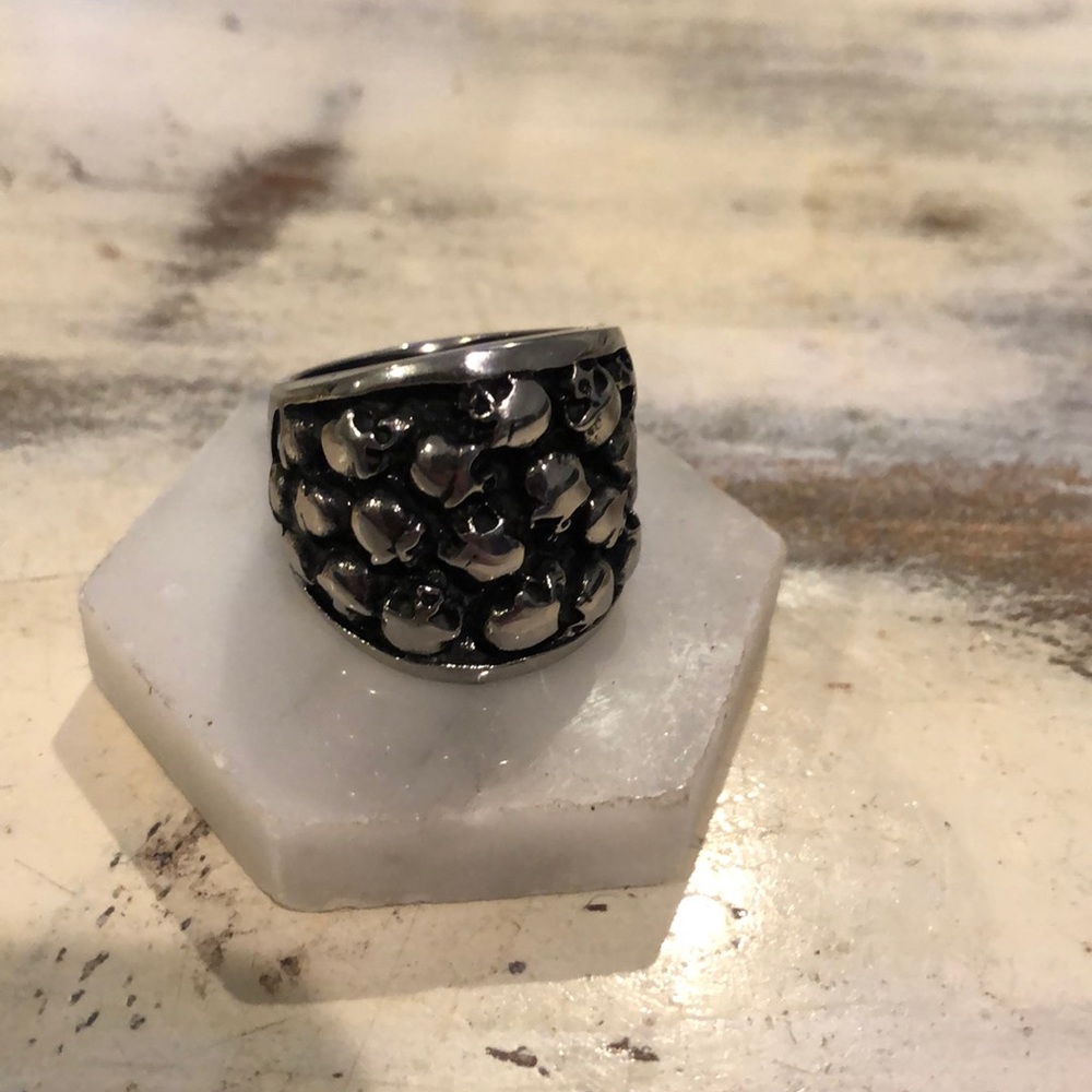 Skull ring